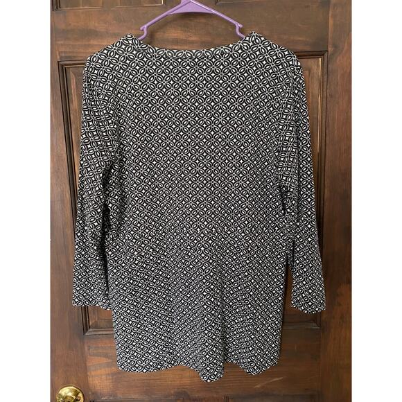 L.L. Bean Black White Pattern Womens L Top V Neck 3/4 Sleeves Tencell Spandex - Picture 8 of 9